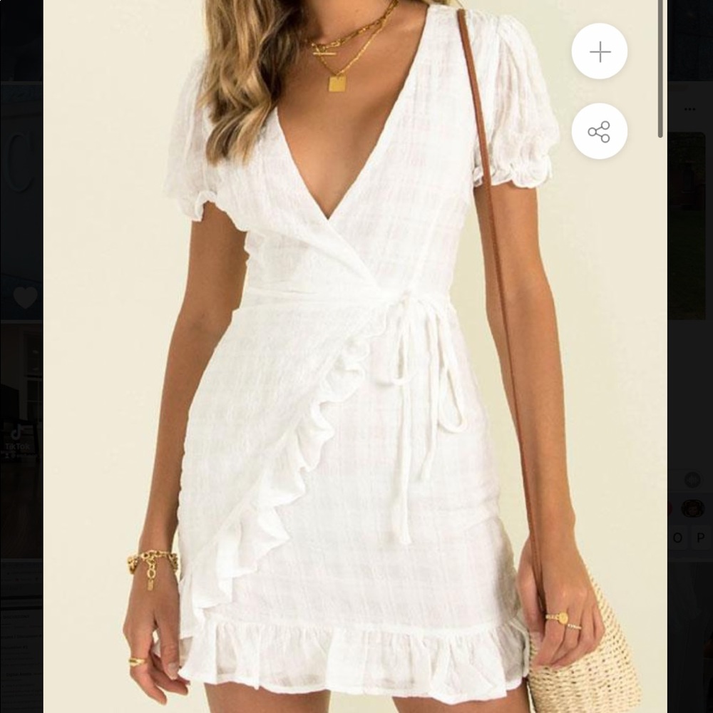 White puff sleeve dress